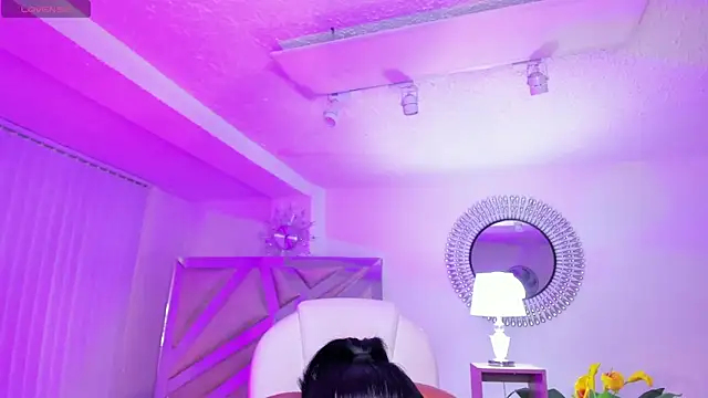 Snapshot of madisson_davon chatting on December 20, 1:54 pm madisson davon online show from December 20, 1:54 pm