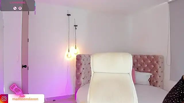 Snapshot of madisson_davon chatting on October 2, 12:45 pm madisson davon online show from October 2, 12:45 pm