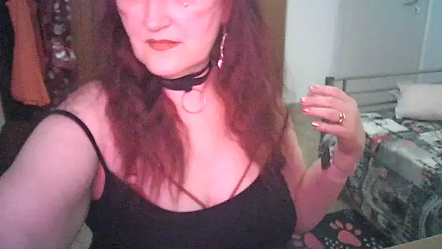 Snapshot of SabrinaXlovess chatting on June 4, 4:35 pm SabrinaXlovess online show from June 4, 4:35 pm