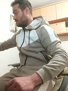 skrigul12 online show from February 9, 2:04 am