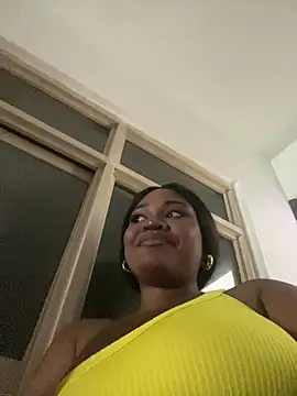 Snapshot of Scarlett_811 chatting on May 5, 8:28 pm Scarlett 811 online show from May 5, 8:28 pm