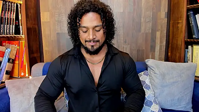 Snapshot of MikeEstevess chatting on May 4, 2:40 am MikeEstevess online show from May 4, 2:40 am