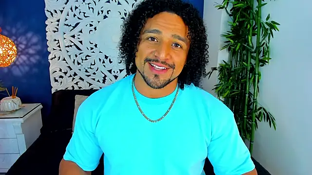 Snapshot of MikeEstevess chatting on July 22, 5:43 am MikeEstevess online show from July 22, 5:43 am