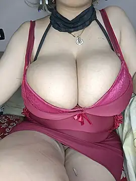 Snapshot of Rihaamm chatting on June 12, 7:35 pm Rihaamm online show from June 12, 7:35 pm