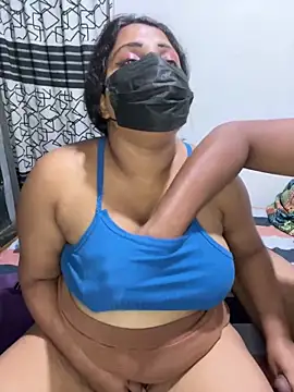 NOORA-GIRL online show from December 1, 2:00 pm