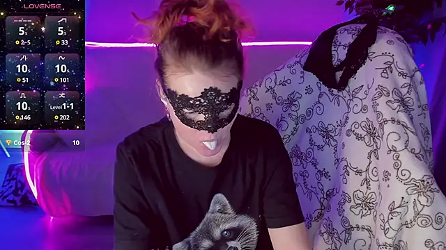 Snapshot of Sexy-Housewife chatting on January 22, 7:45 pm Sexy-Housewife online show from January 22, 7:45 pm