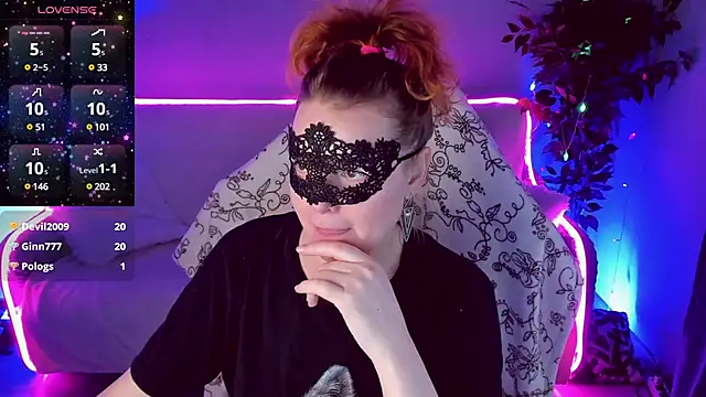 Snapshot of Sexy-Housewife chatting on February 6, 9:00 am Sexy-Housewife online show from February 6, 9:00 am