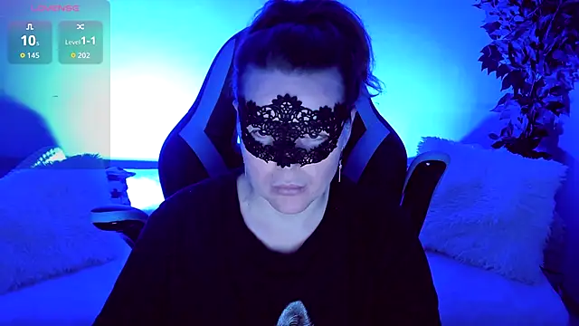 Snapshot of Sexy-Housewife chatting on October 19, 7:03 pm Sexy-Housewife online show from October 19, 7:03 pm