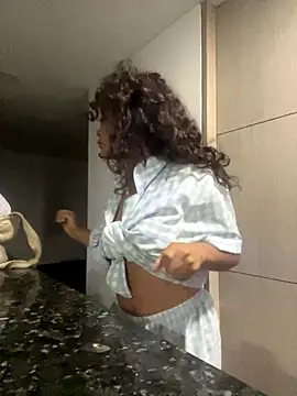 Snapshot of Marie_Rose chatting on December 18, 6:08 am Marie Rose online show from December 18, 6:08 am