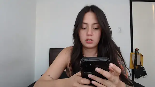 Snapshot of rebecca_collin chatting on May 6, 10:48 pm rebecca collin online show from May 6, 10:48 pm