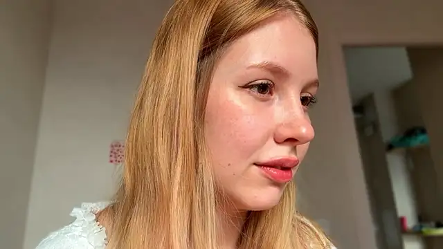 HoneyAudrey online show from April 25, 2:03 am