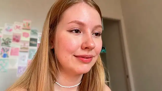 HoneyAudrey online show from April 27, 2:31 am