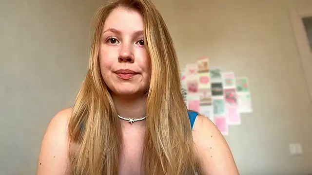 Snapshot of HoneyAudrey chatting on May 28, 2:42 am HoneyAudrey online show from May 28, 2:42 am