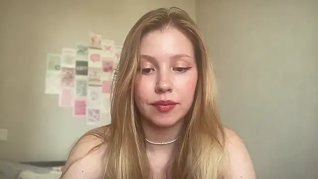 Snapshot of HoneyAudrey chatting on June 25, 2:22 am HoneyAudrey online show from June 25, 2:22 am