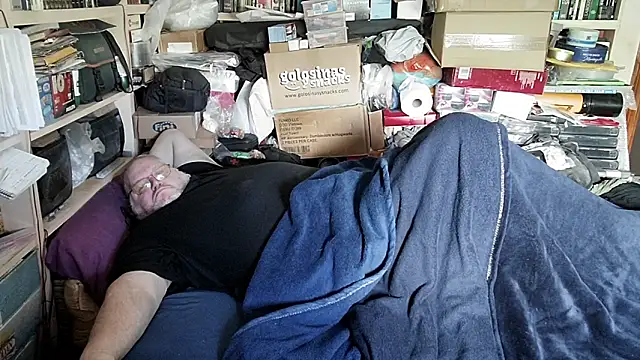 hadeszeuss2 online show from April 5, 1:52 pm