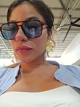 Karen San Miguel online show from April 12, 8:47 pm