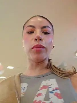 Snapshot of Karen_San_Miguel chatting on April 26, 10:07 pm Karen San Miguel online show from April 26, 10:07 pm