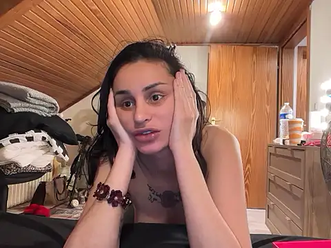 JeSuisUnTapin online show from October 28, 8:44 pm