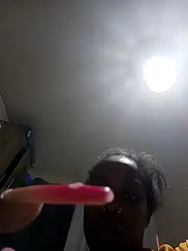 Snapshot of pretty-eyes23 chatting on January 6, 8:07 am pretty-eyes23 online show from January 6, 8:07 am