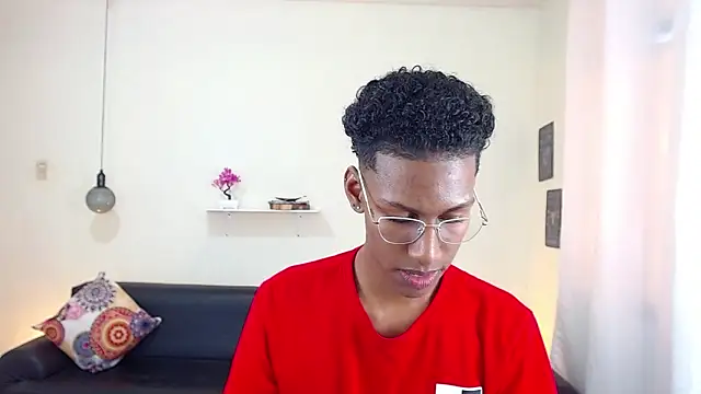 maiki18  online show from February 10, 8:00 pm