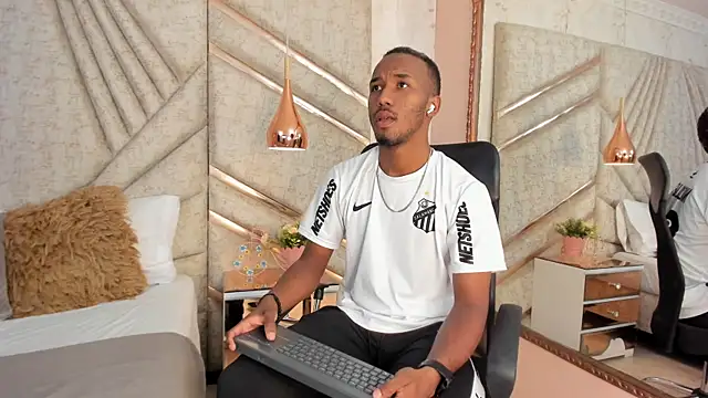 Snapshot of JamesParck chatting on January 9, 12:19 pm JamesParck online show from January 9, 12:19 pm