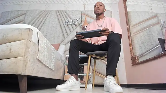 Snapshot of JamesParck chatting on February 22, 11:24 am JamesParck online show from February 22, 11:24 am