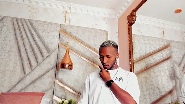 Snapshot of JamesParck chatting on March 1, 12:01 pm JamesParck online show from March 1, 12:01 pm