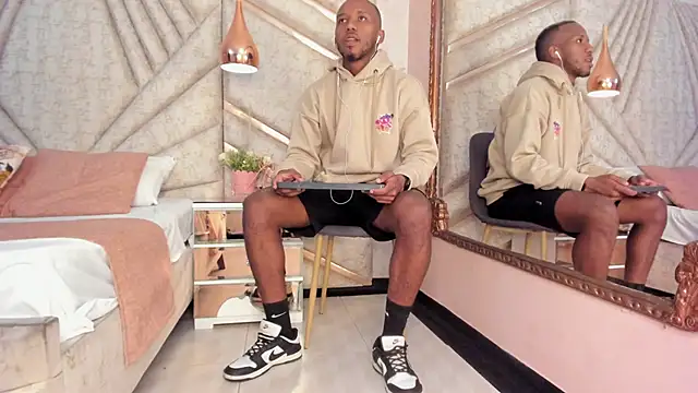 Snapshot of JamesParck chatting on March 16, 12:33 pm JamesParck online show from March 16, 12:33 pm