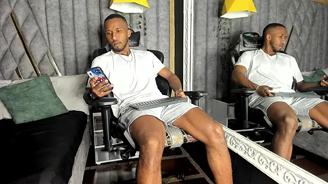 Snapshot of JamesParck chatting on February 27, 8:20 pm JamesParck online show from February 27, 8:20 pm