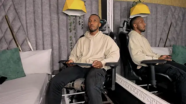 Snapshot of JamesParck chatting on March 3, 11:43 pm JamesParck online show from March 3, 11:43 pm