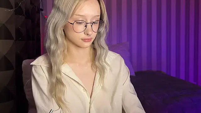 Snapshot of mayvi_cold chatting on January 18, 11:33 pm mayvi cold online show from January 18, 11:33 pm