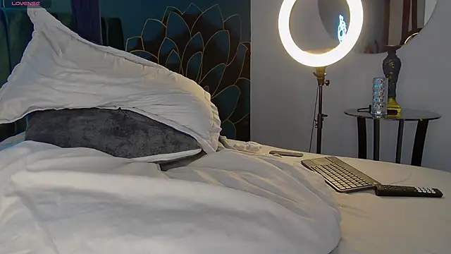 Adam MillanFF online show from December 7, 10:06 pm