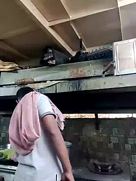 Snapshot of rayhan085 chatting on January 2, 11:31 am rayhan085 online show from January 2, 11:31 am