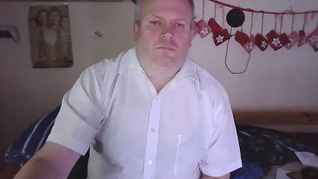 Snapshot of ShyBoy1982 chatting on January 26, 2:14 am ShyBoy1982 online show from January 26, 2:14 am