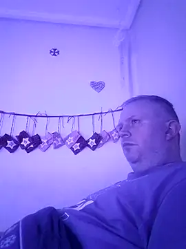 Snapshot of ShyBoy1982 chatting on February 16, 7:05 pm ShyBoy1982 online show from February 16, 7:05 pm