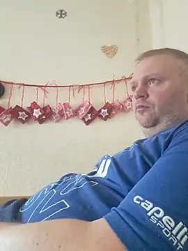 Snapshot of ShyBoy1982 chatting on February 18, 2:06 pm ShyBoy1982 online show from February 18, 2:06 pm