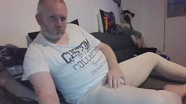 ShyBoy1982 online show from February 22, 9:35 pm