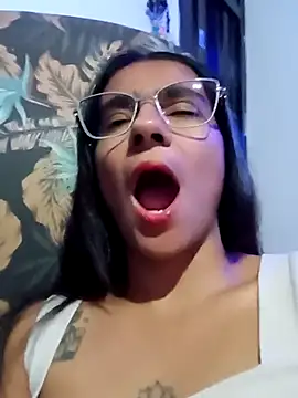 Leslly  online show from November 15, 8:11 am