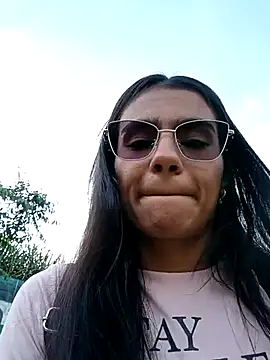 Leslly  online show from April 22, 1:23 pm