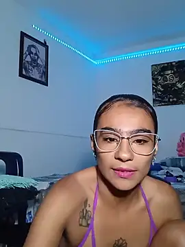 Snapshot of Leslly_ chatting on June 10, 10:14 am Leslly online show from June 10, 10:14 am