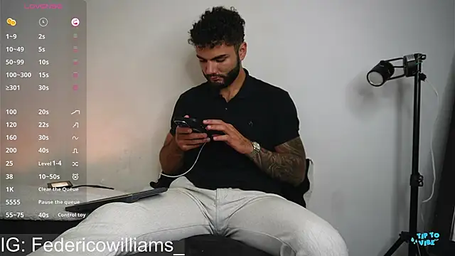 Derek w online show from January 18, 11:00 am