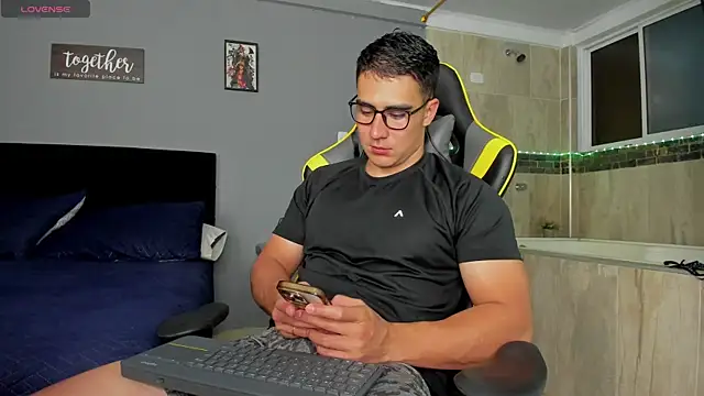 owengray2n online show from February 28, 4:43 am