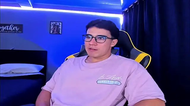 owengray2n online show from October 12, 11:04 pm