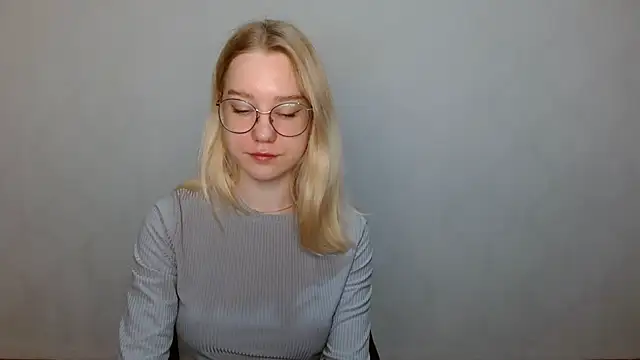 Snapshot of cindi_hot chatting on December 3, 8:38 am cindi hot online show from December 3, 8:38 am