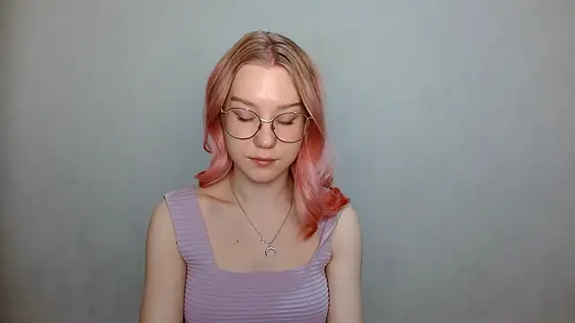 Snapshot of cindi_hot chatting on December 6, 1:22 pm cindi hot online show from December 6, 1:22 pm