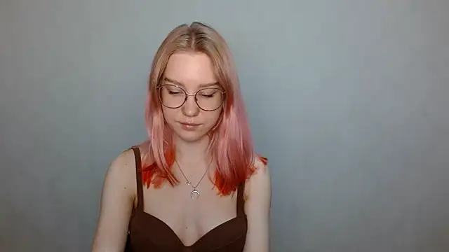 Snapshot of cindi_hot chatting on December 8, 8:09 am cindi hot online show from December 8, 8:09 am