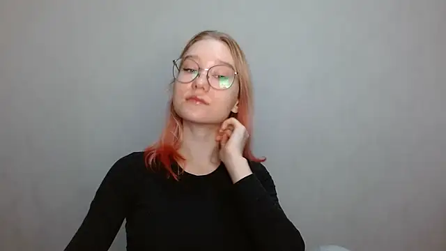 Snapshot of cindi_hot chatting on December 15, 9:03 am cindi hot online show from December 15, 9:03 am