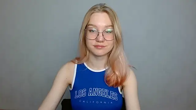 Snapshot of cindi_hot chatting on January 3, 9:36 am cindi hot online show from January 3, 9:36 am