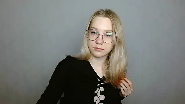 Snapshot of cindi_hot chatting on February 7, 6:45 am cindi hot online show from February 7, 6:45 am