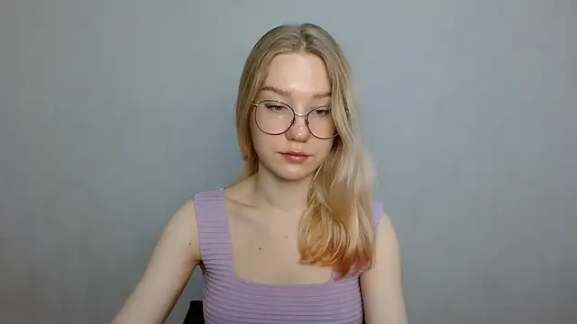 Snapshot of cindi_hot chatting on February 10, 8:20 am cindi hot online show from February 10, 8:20 am